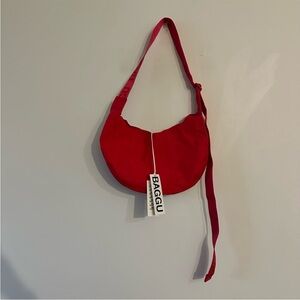 NEW Baggu Medium Nylon Crescent Crossbody Candy Apple Red Monochrome Strap UO
